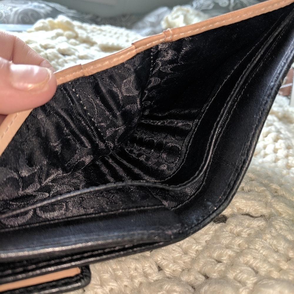 Authentic Coach black leather bifold wallet EUC - Picture 4 of 7